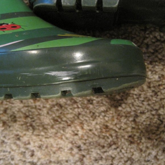 😳 Kid Made Modern Bug camo garden rain boots sz M - Picture 10 of 10